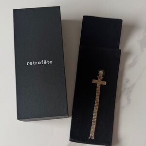 Retrofête ‘T’ Gold Earring